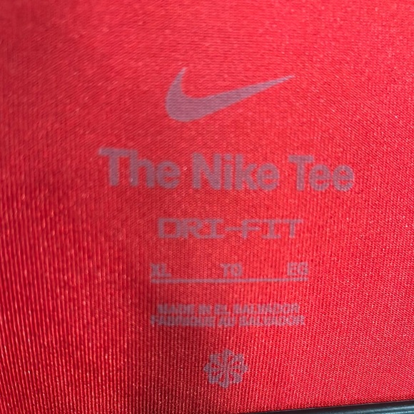 Nike Men's Red T-Shirt - Picture 2 of 5
